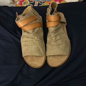 Tan Blowfish sandals. Size 7. Linen looking material.
